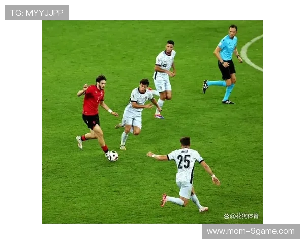 足球球星惊艳转头动作引爆全场瞬间展现力量与优雅魅力